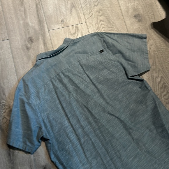 Oakley button down. Size XL - Picture 5 of 5